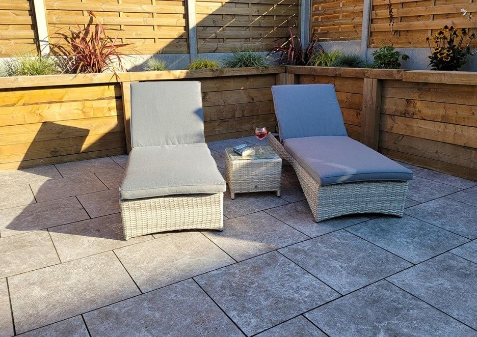 【Home&Garden】RATTAN SUN LOUNGERS WITH DRINKS TABLE - GREY - MEGHAN RANGE