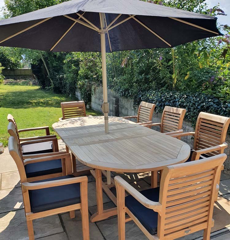 【Home&Garden】【BS】Regal oval double extending table, 8 x teak stacking chairs, free parasol and cushions