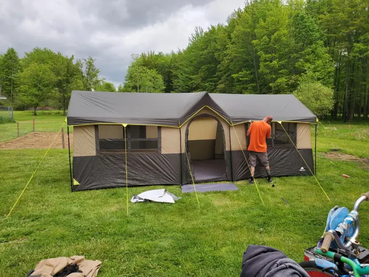 【Sports&Outdoors】Spacious & Comfortable 12 Person Cabin Tent with 2 Closets, Hanging Organizers, Room Dividers