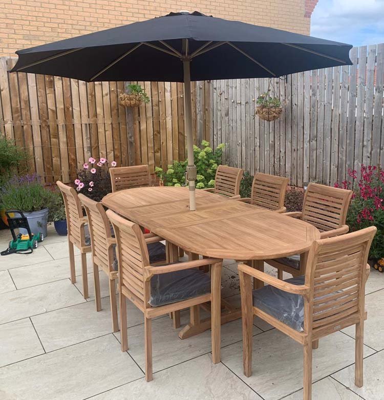 【Home&Garden】【BS】Regal oval double extending table, 8 x teak stacking chairs, free parasol and cushions